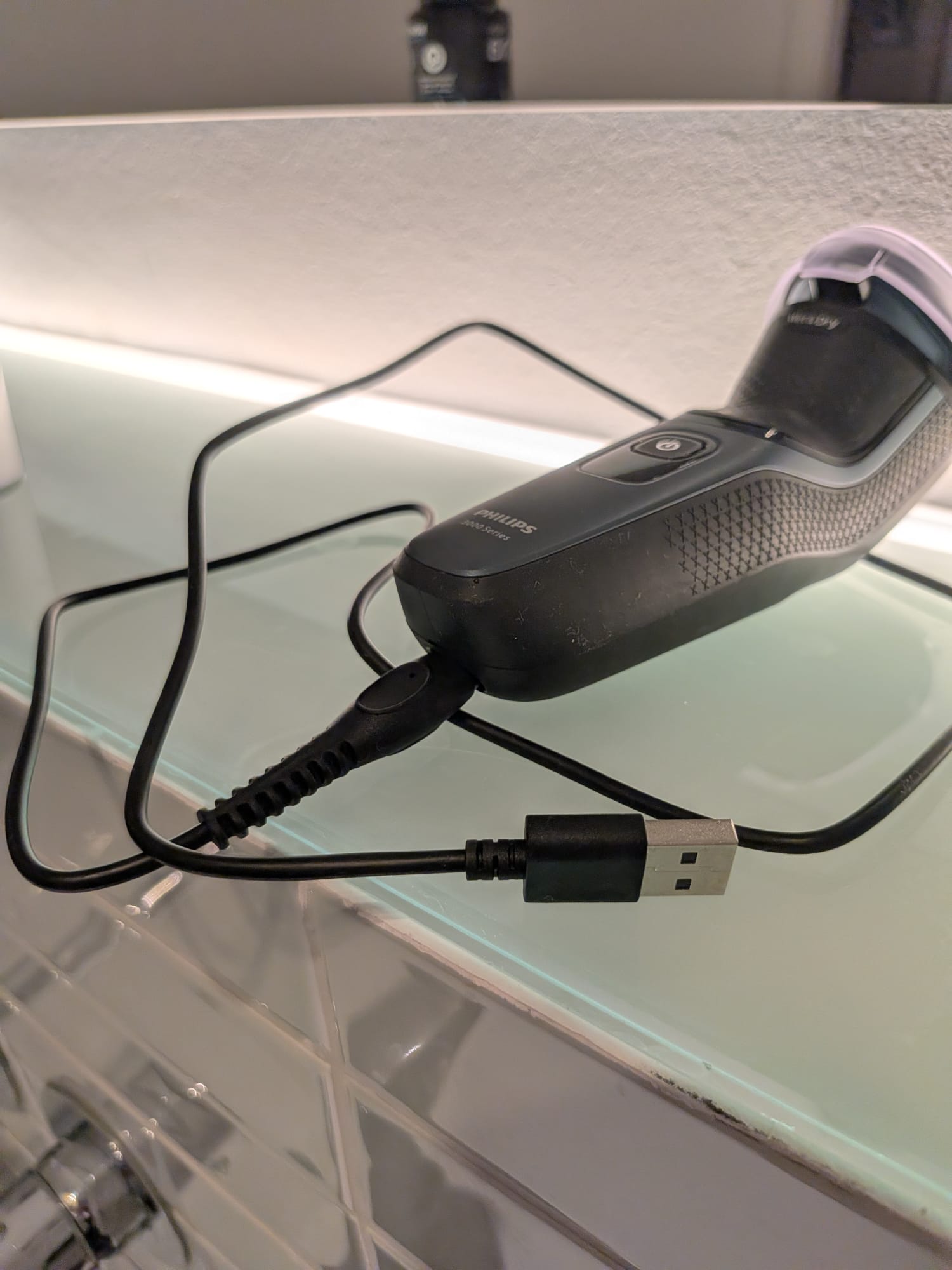 The Philips shaver with its USB-A charging cable